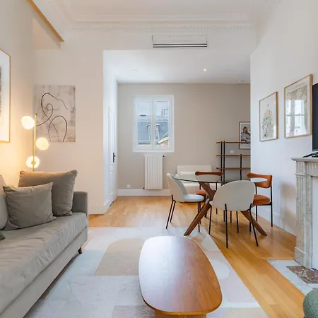 Charm&standing With 2 Bedrooms Close To Trocadéro Parigi
