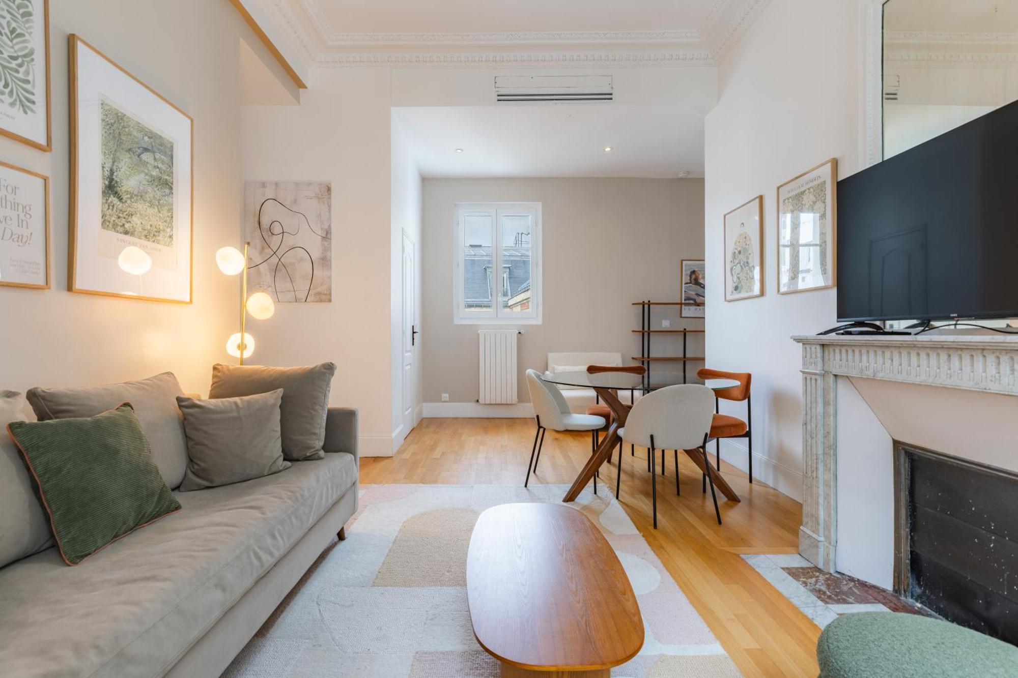 Charm And Standing With 2 Bedrooms Close To Trocadero Paris